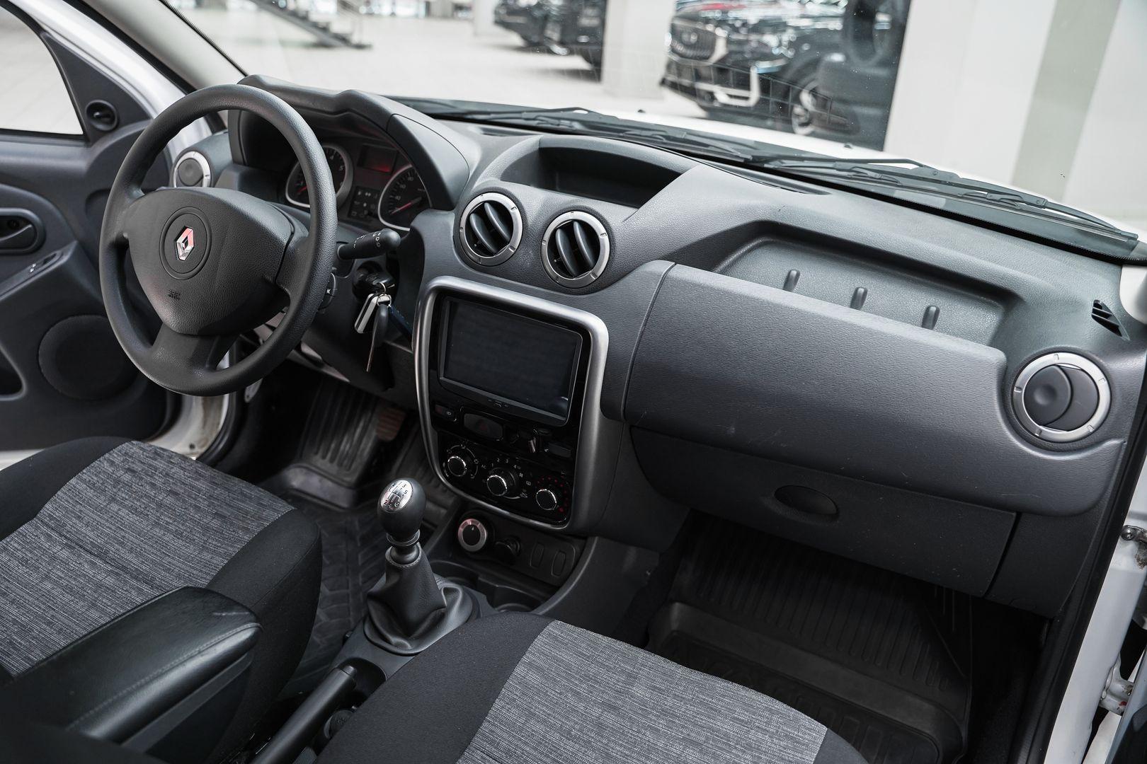 Renault Duster 2013, белый, ДЦ Орехово