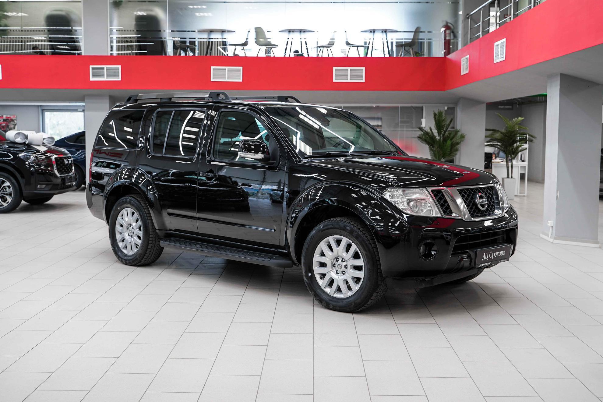 Nissan Pathfinder 2010, черный, ДЦ Орехово