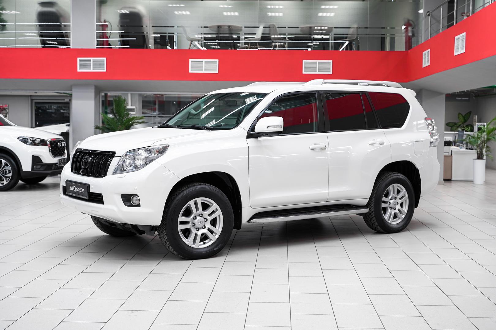Toyota Land Cruiser Prado 2011, белый, ДЦ Орехово
