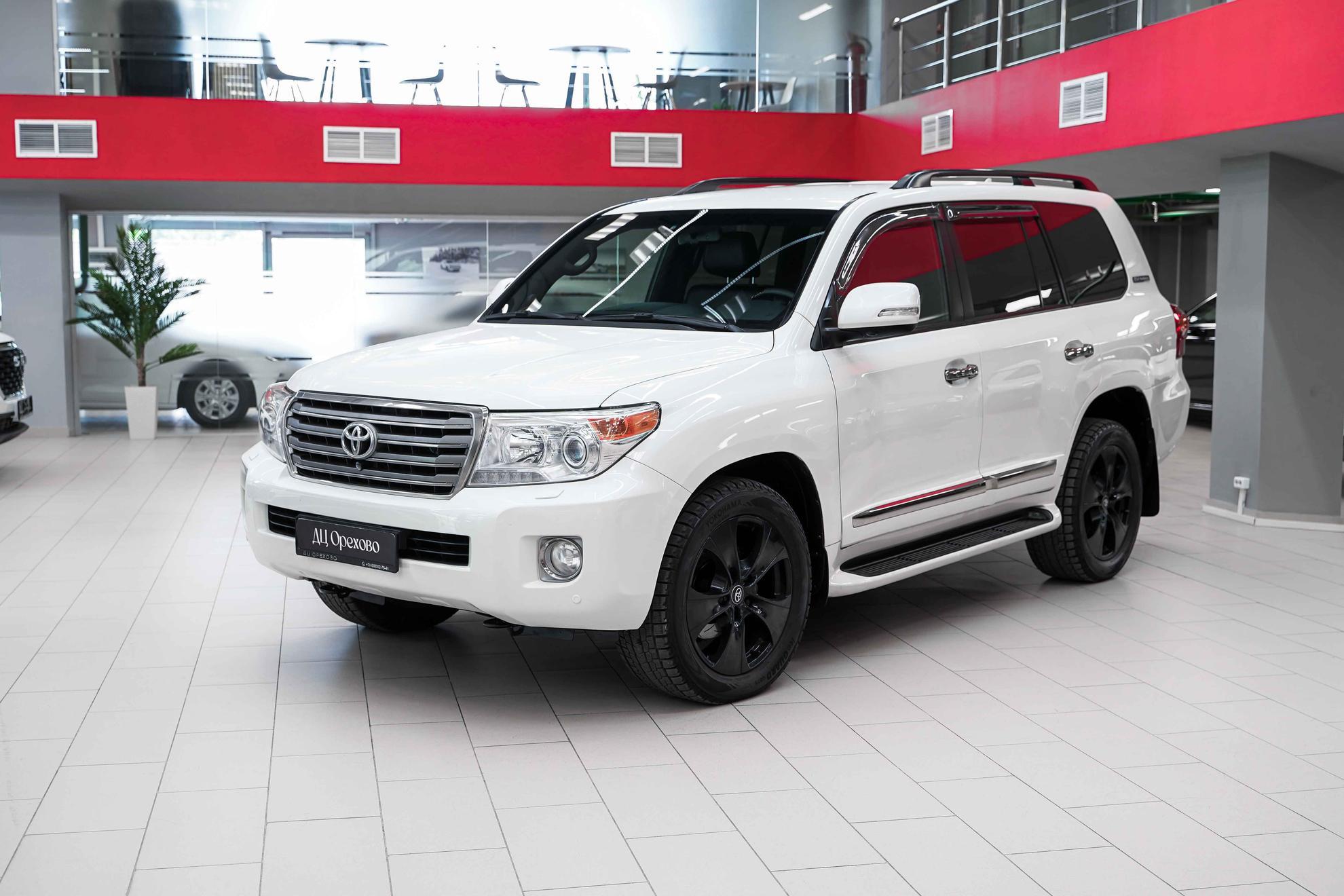 Toyota Land Cruiser 2014, белый, ДЦ Орехово