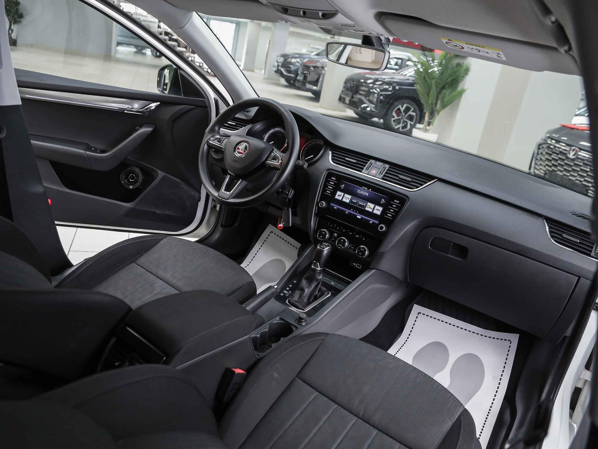 Skoda Octavia 2018, белый, ДЦ Орехово