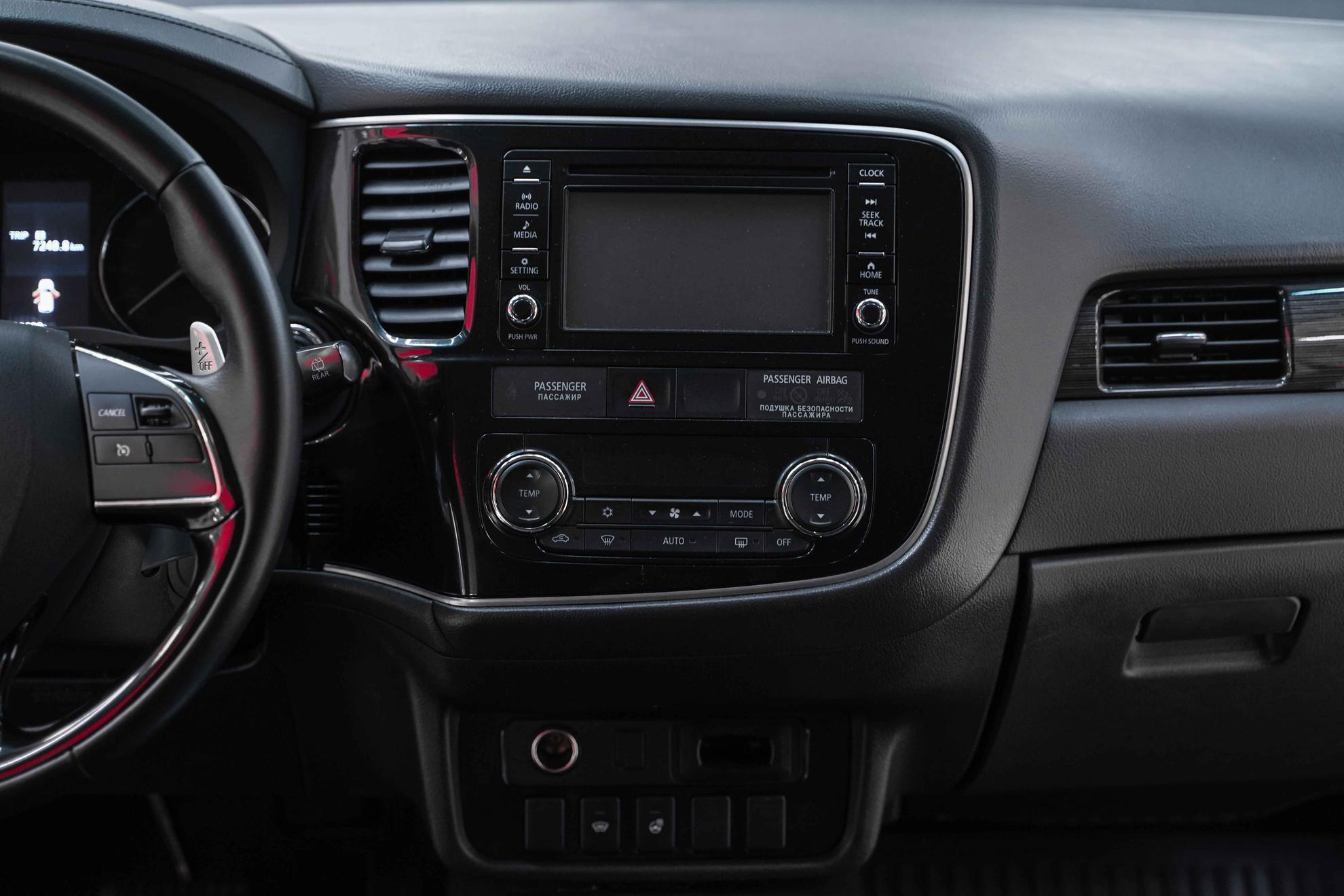 Mitsubishi Outlander 2017, белый, ДЦ Орехово
