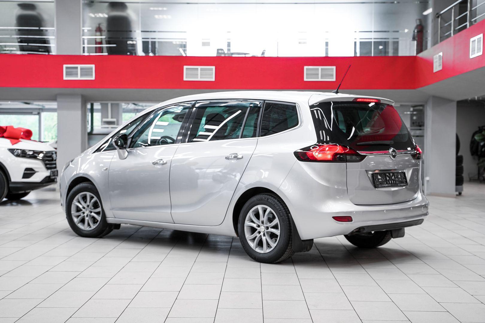 Opel Zafira 2013, серебряный, ДЦ Орехово
