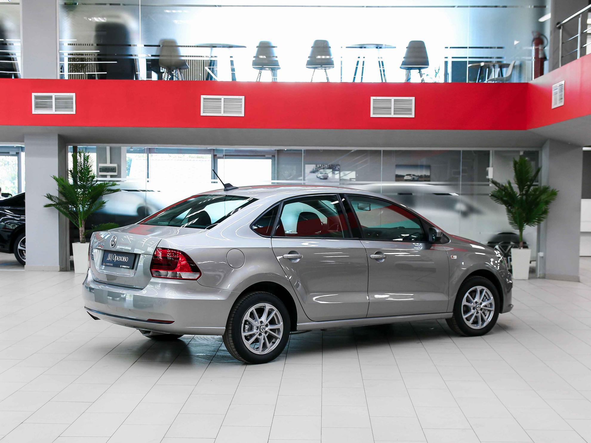 Volkswagen Polo 2017, серебряный, ДЦ Орехово