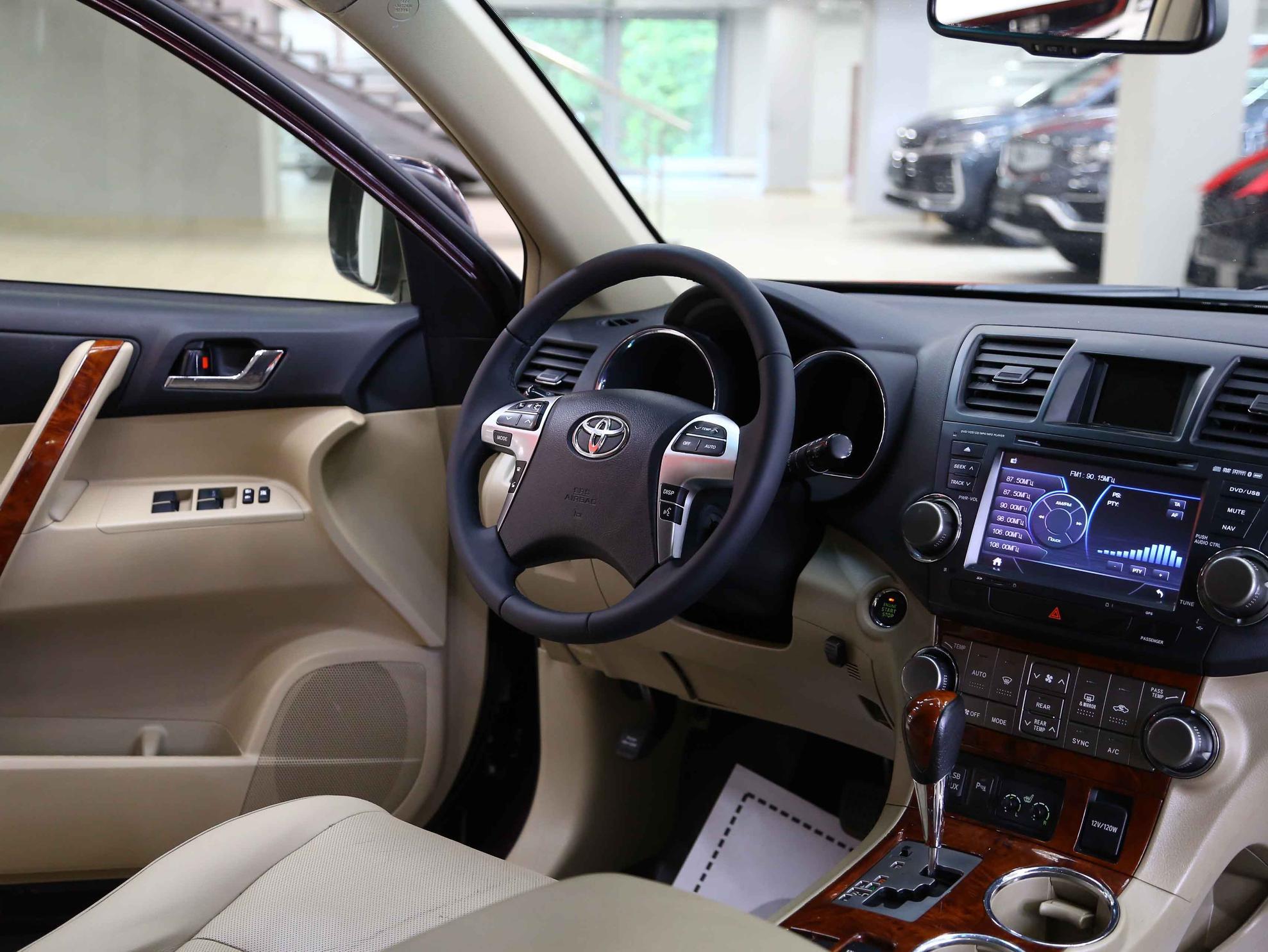 Toyota Highlander 2012, пурпурный, ДЦ Орехово