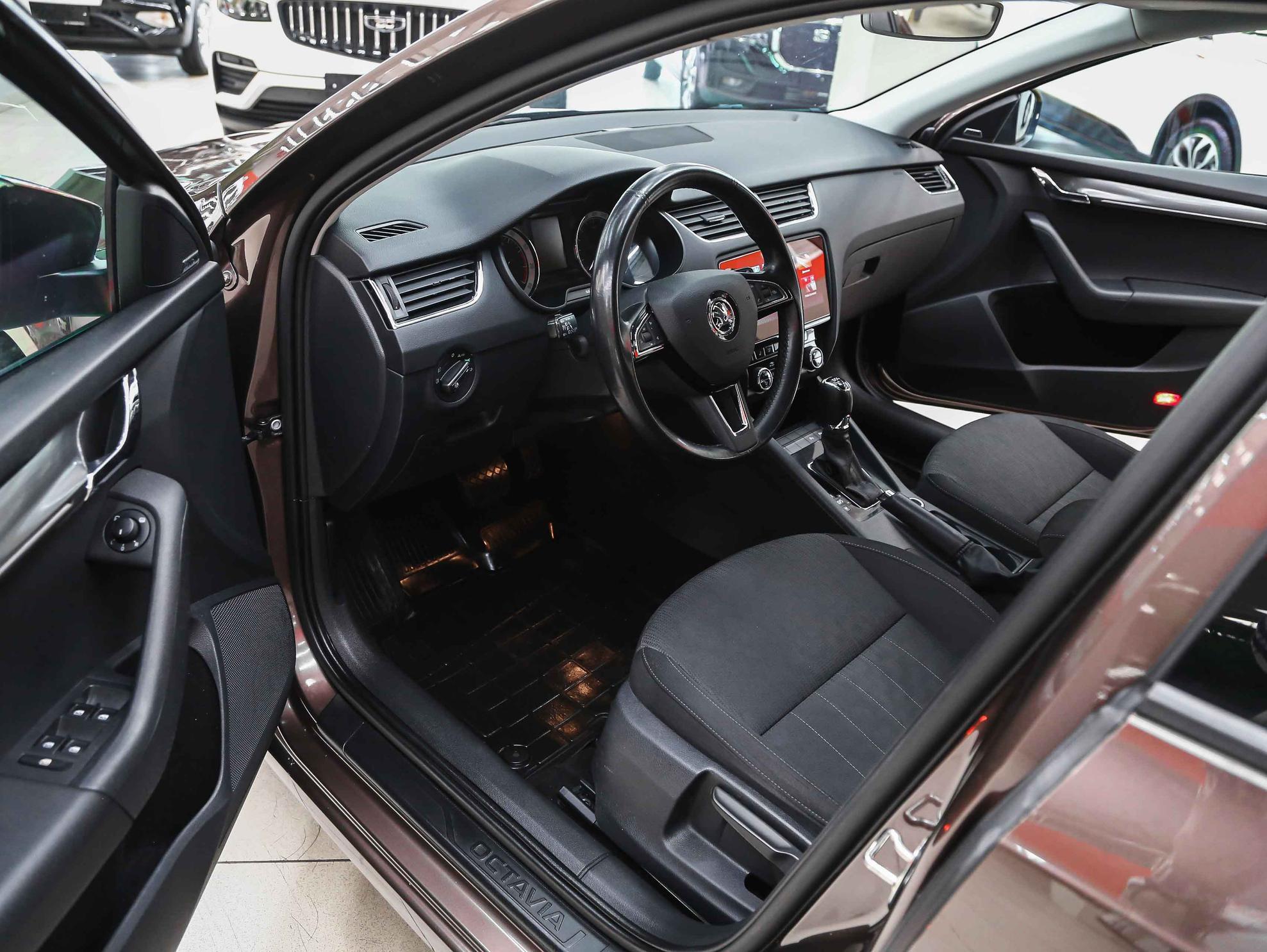 Skoda Octavia 2018, коричневый, ДЦ Орехово