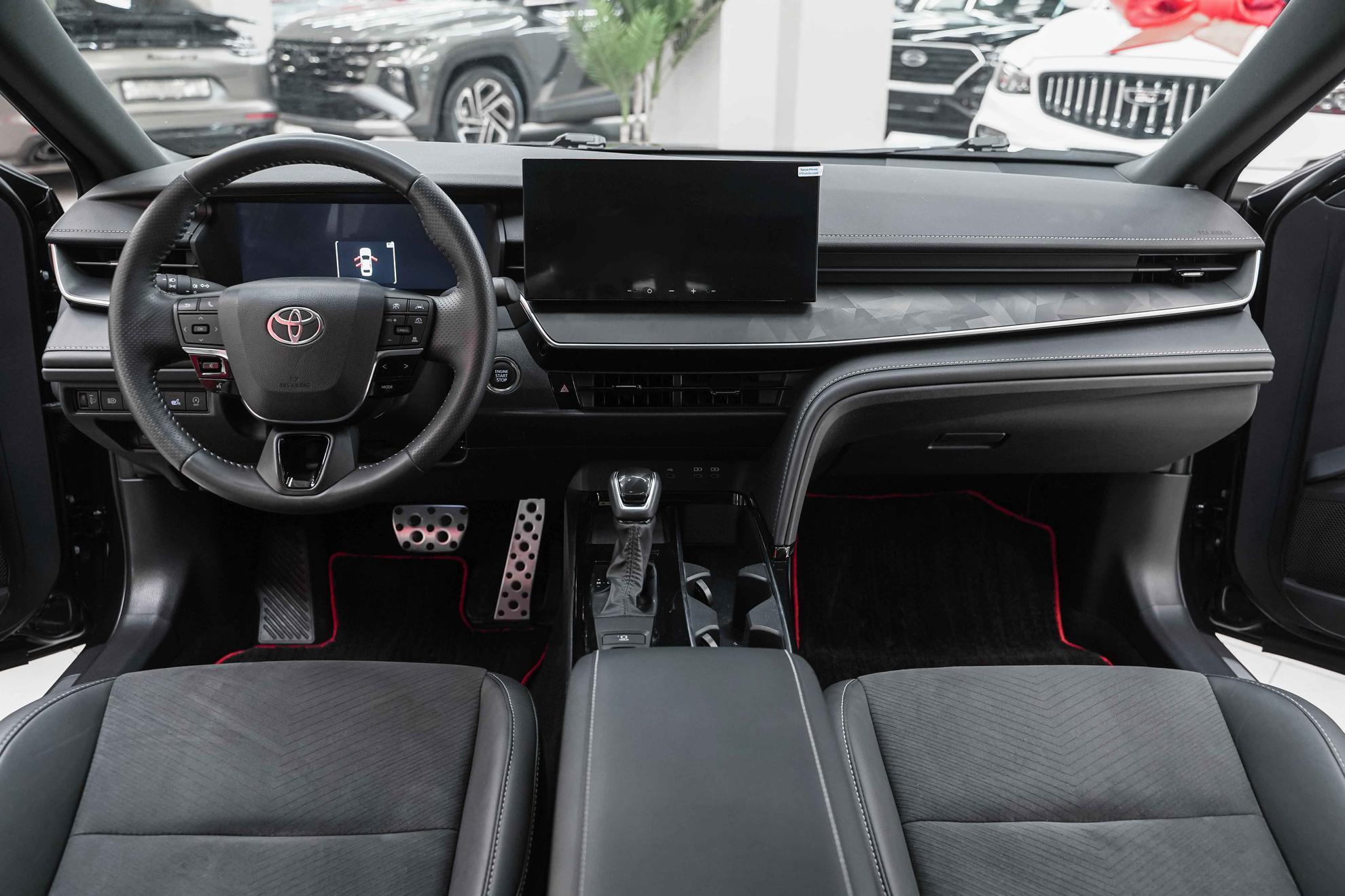 Toyota Camry 2024, черный, ДЦ Орехово