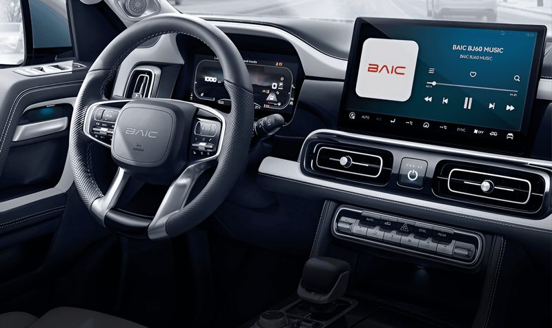 BAIC BJ60, панель приборов и руль в салоне