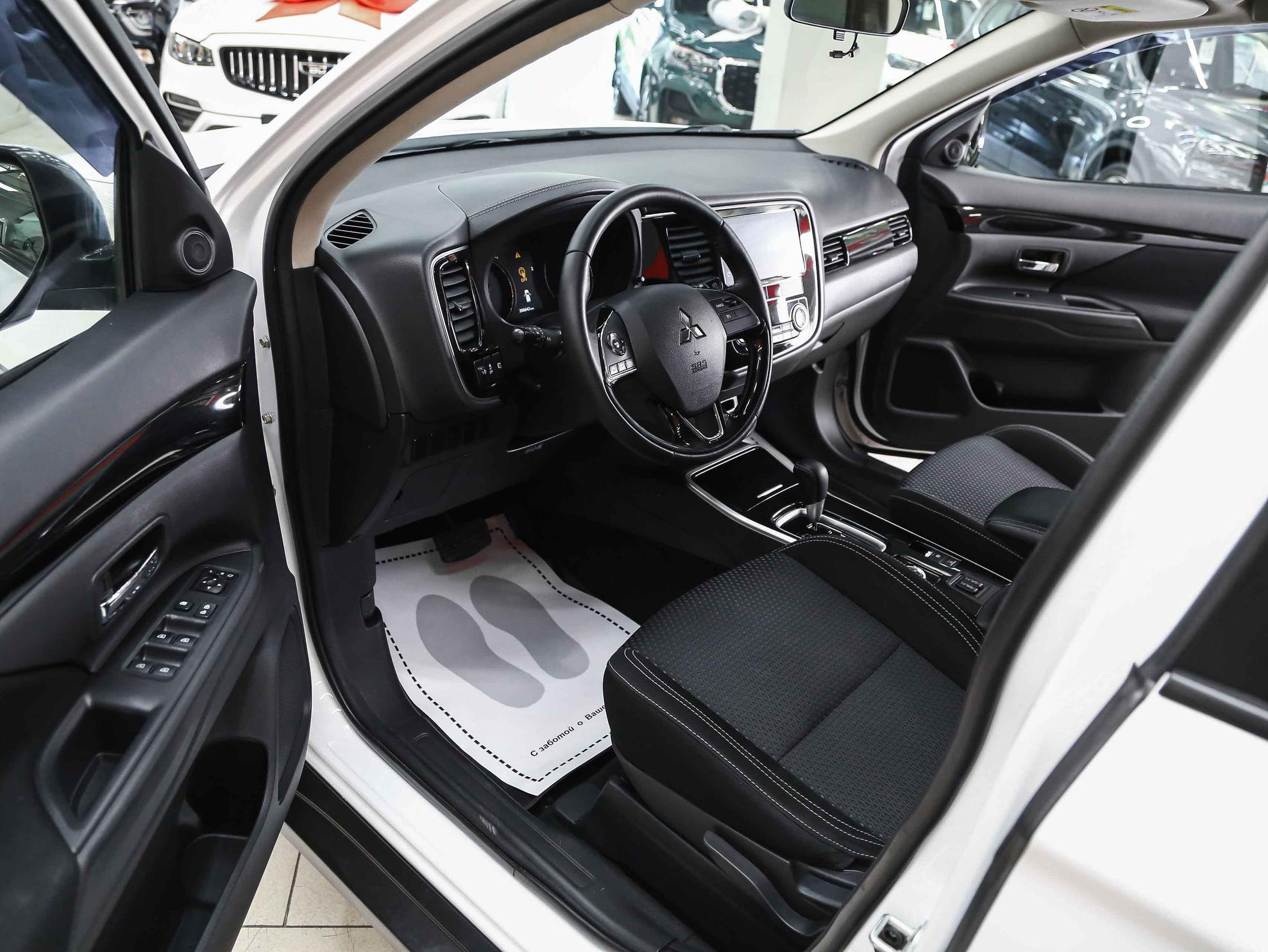 Mitsubishi Outlander 2019, белый, ДЦ Орехово