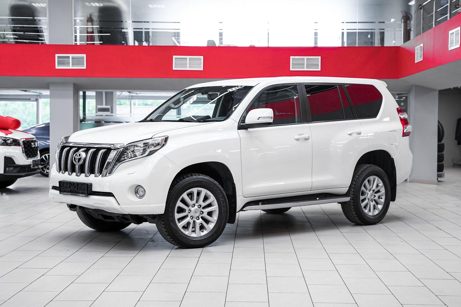 Toyota Land Cruiser Prado 2015, белый, ДЦ Орехово