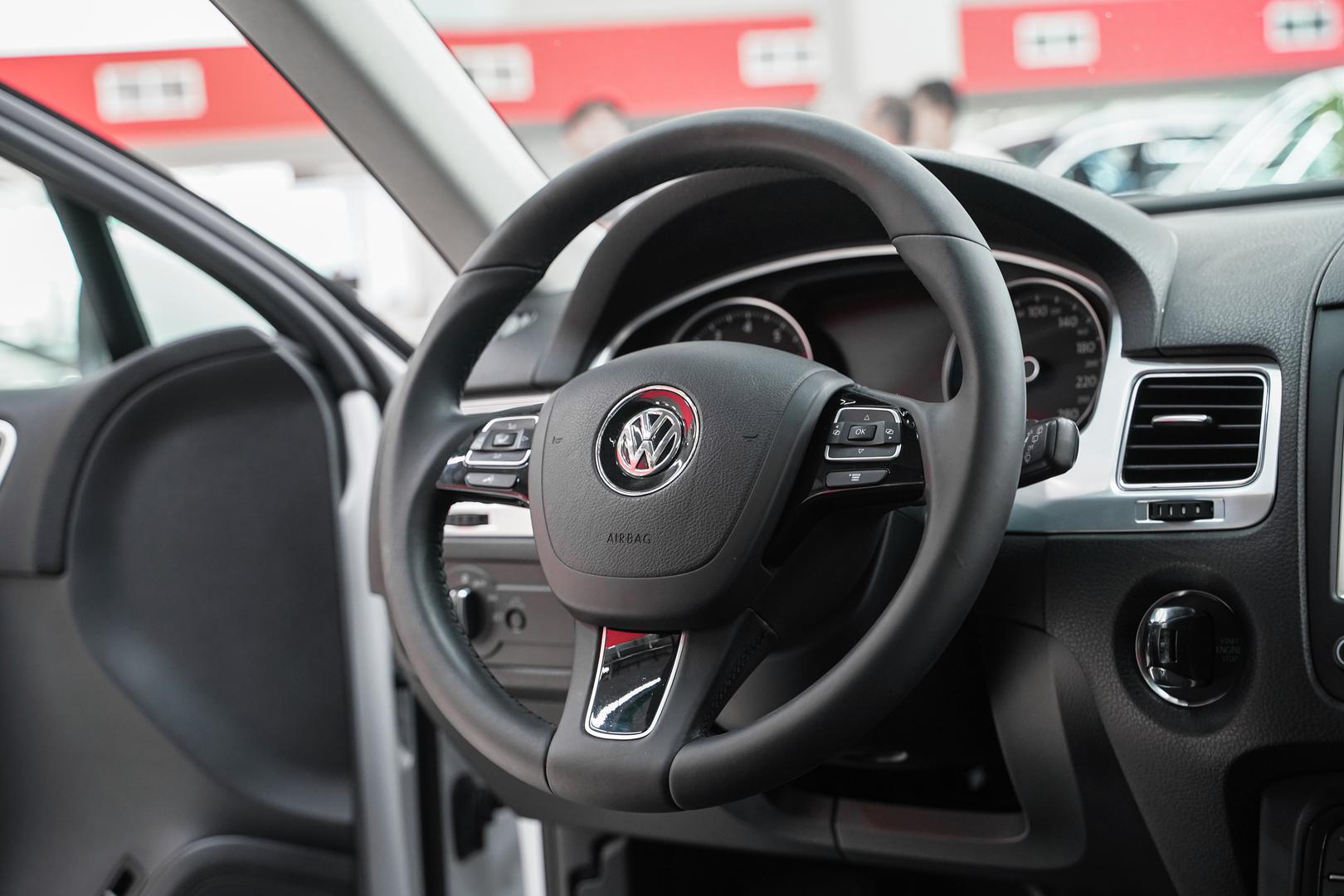 Volkswagen Touareg 2012, белый, ДЦ Орехово