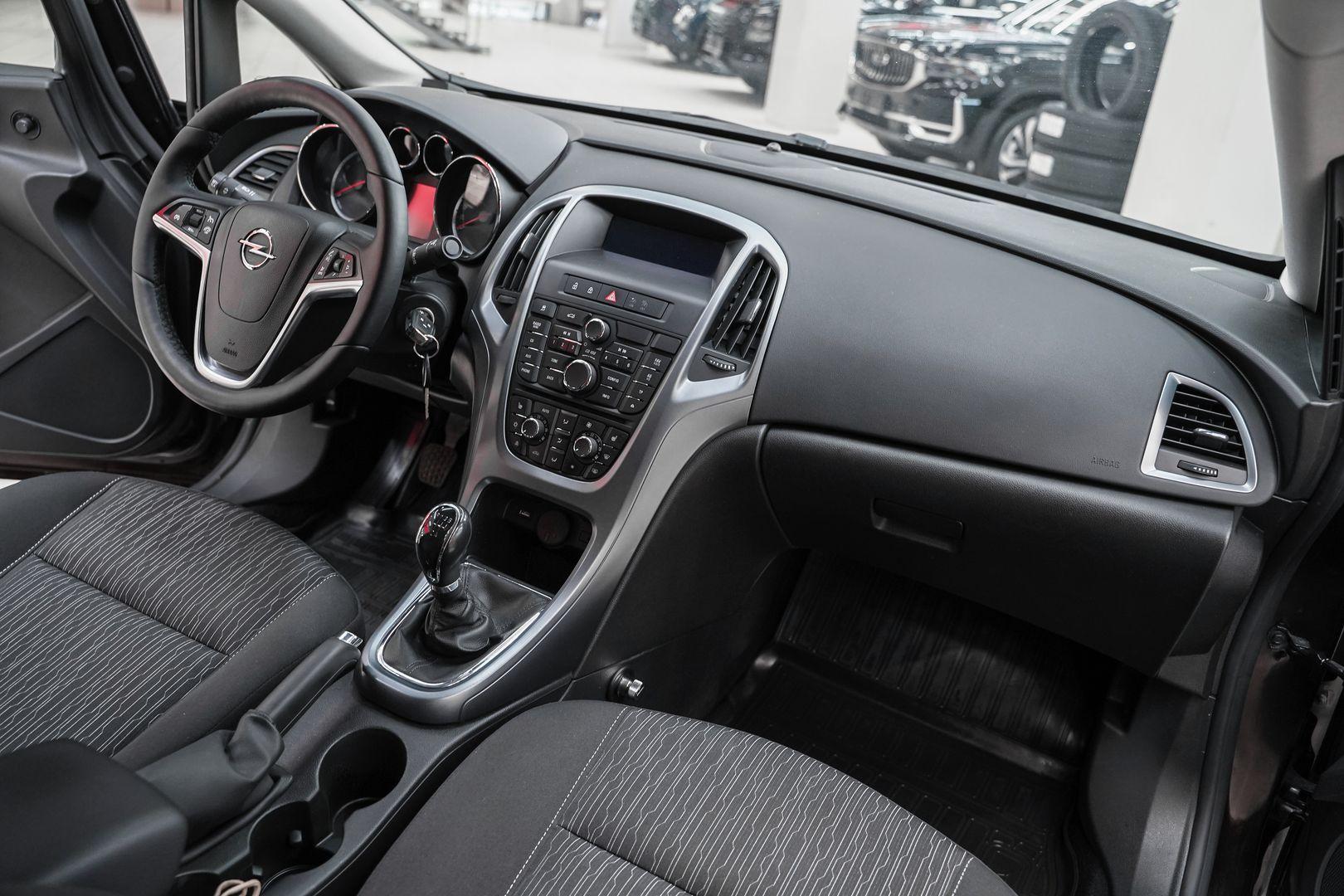 Opel Astra 2013, коричневый, ДЦ Орехово