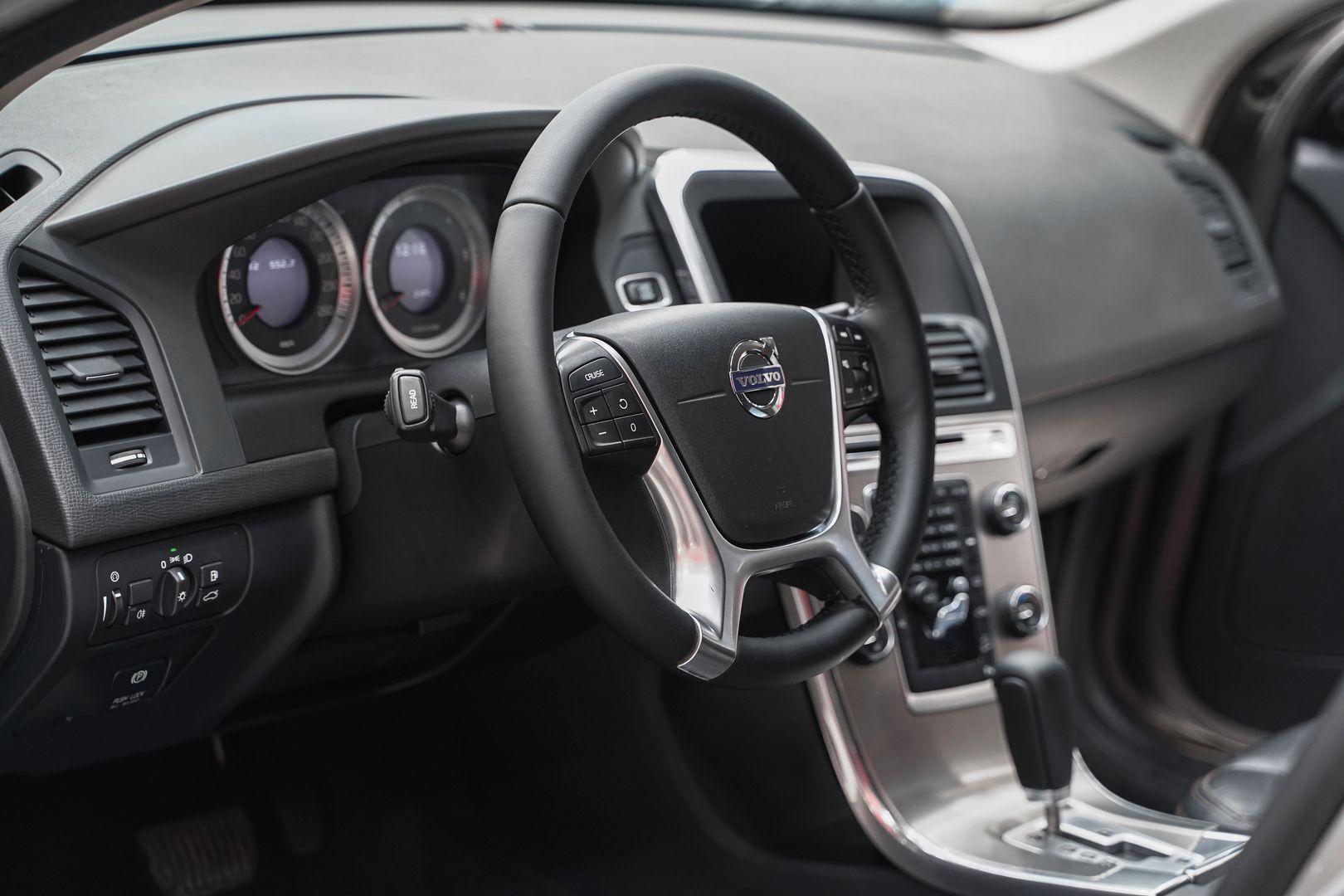 Volvo XC60 2012, бежевый, ДЦ Орехово