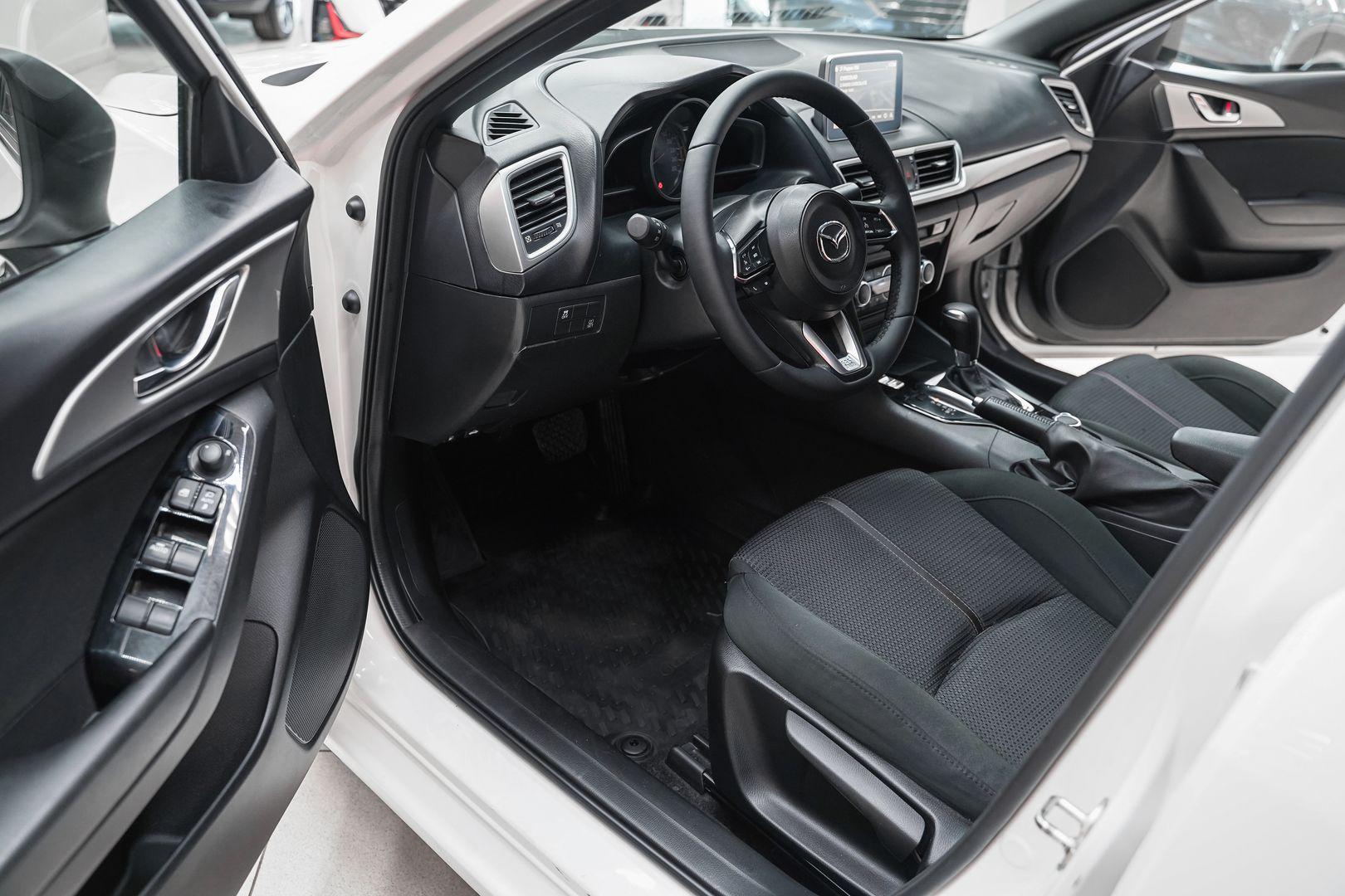 Mazda 3 2018, белый, ДЦ Орехово