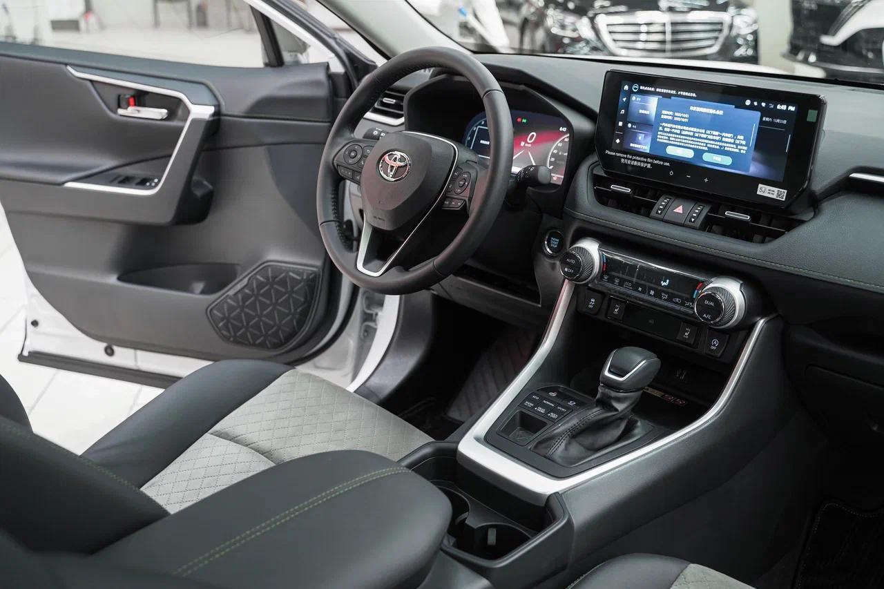 Toyota RAV4 2025, белый, ДЦ Орехово