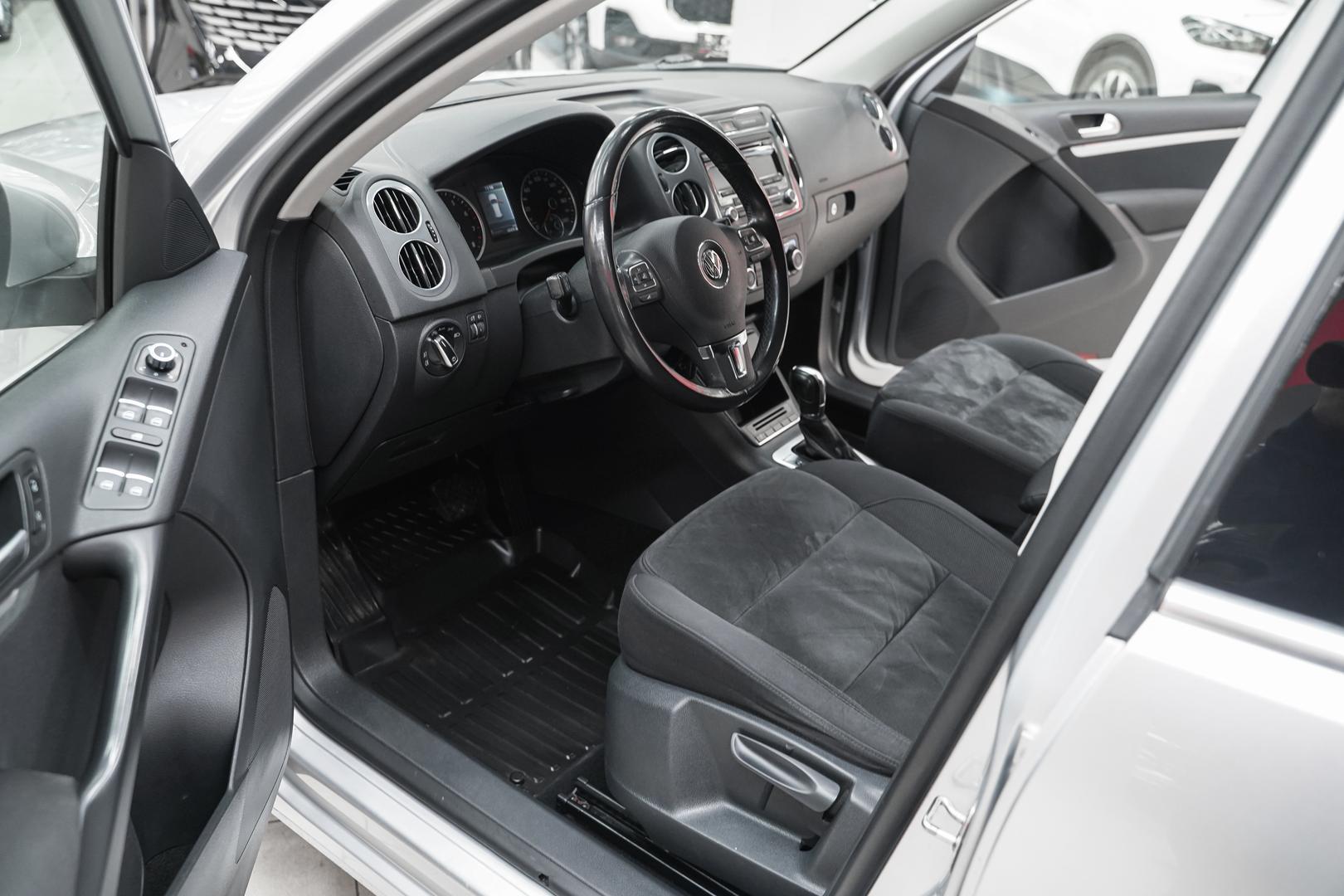 Volkswagen Tiguan 2012, серебряный, ДЦ Орехово