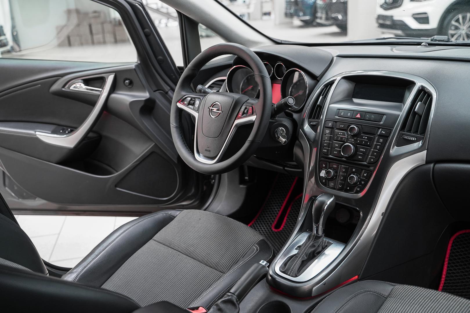 Opel Astra 2012, серый, ДЦ Орехово