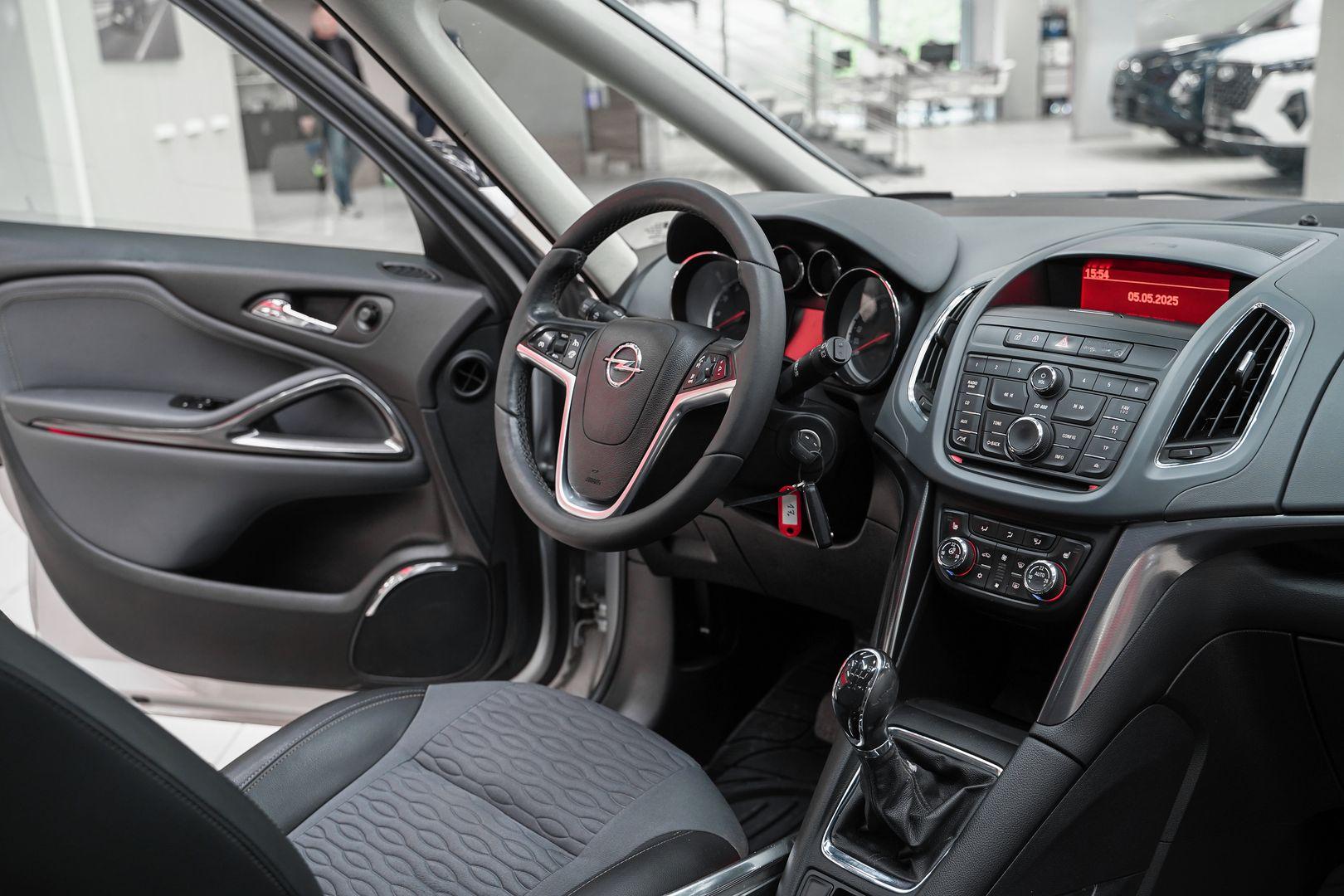 Opel Zafira 2013, серебряный, ДЦ Орехово