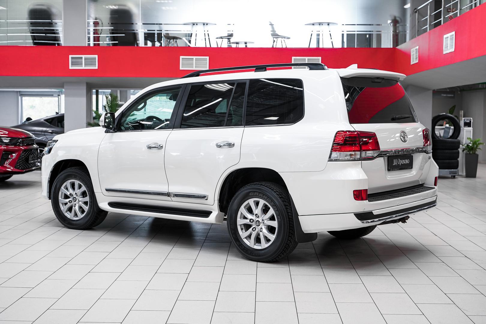 Toyota Land Cruiser 2016, белый, ДЦ Орехово