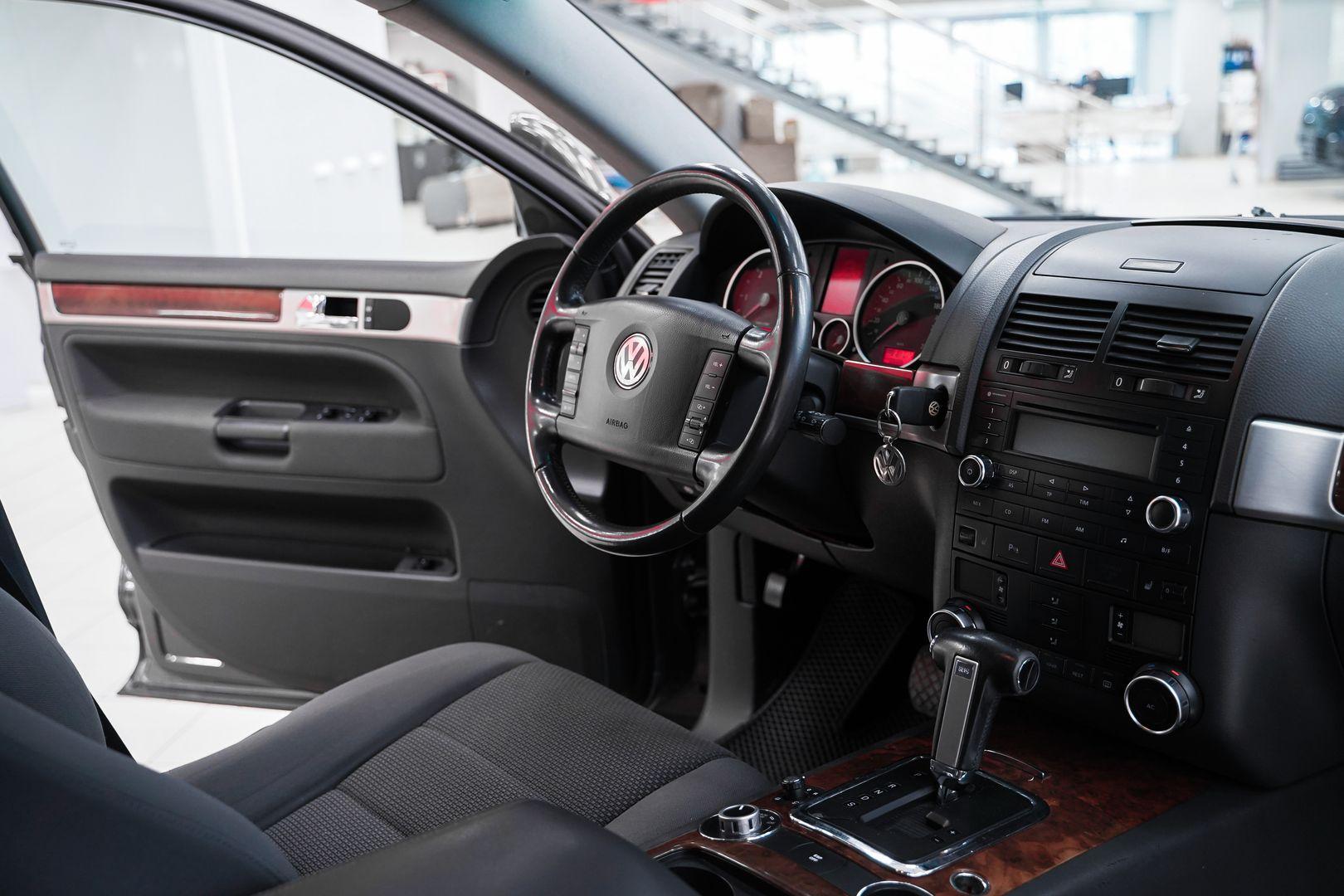 Volkswagen Touareg 2010, серый, ДЦ Орехово
