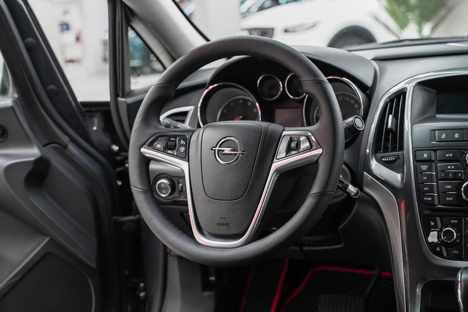 Opel Astra 2012, серый, ДЦ Орехово