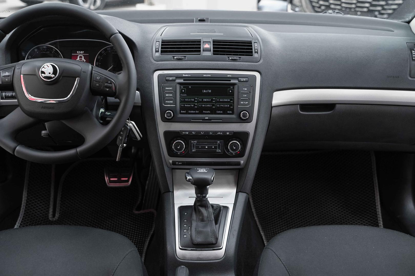 Skoda Octavia 2010, серый, ДЦ Орехово
