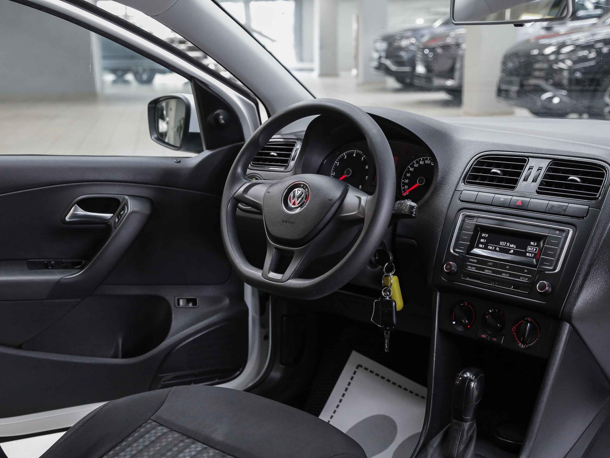 Volkswagen Polo 2019, белый, ДЦ Орехово