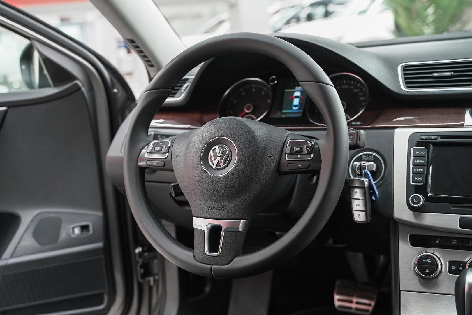 Volkswagen Passat 2014, серый, ДЦ Орехово