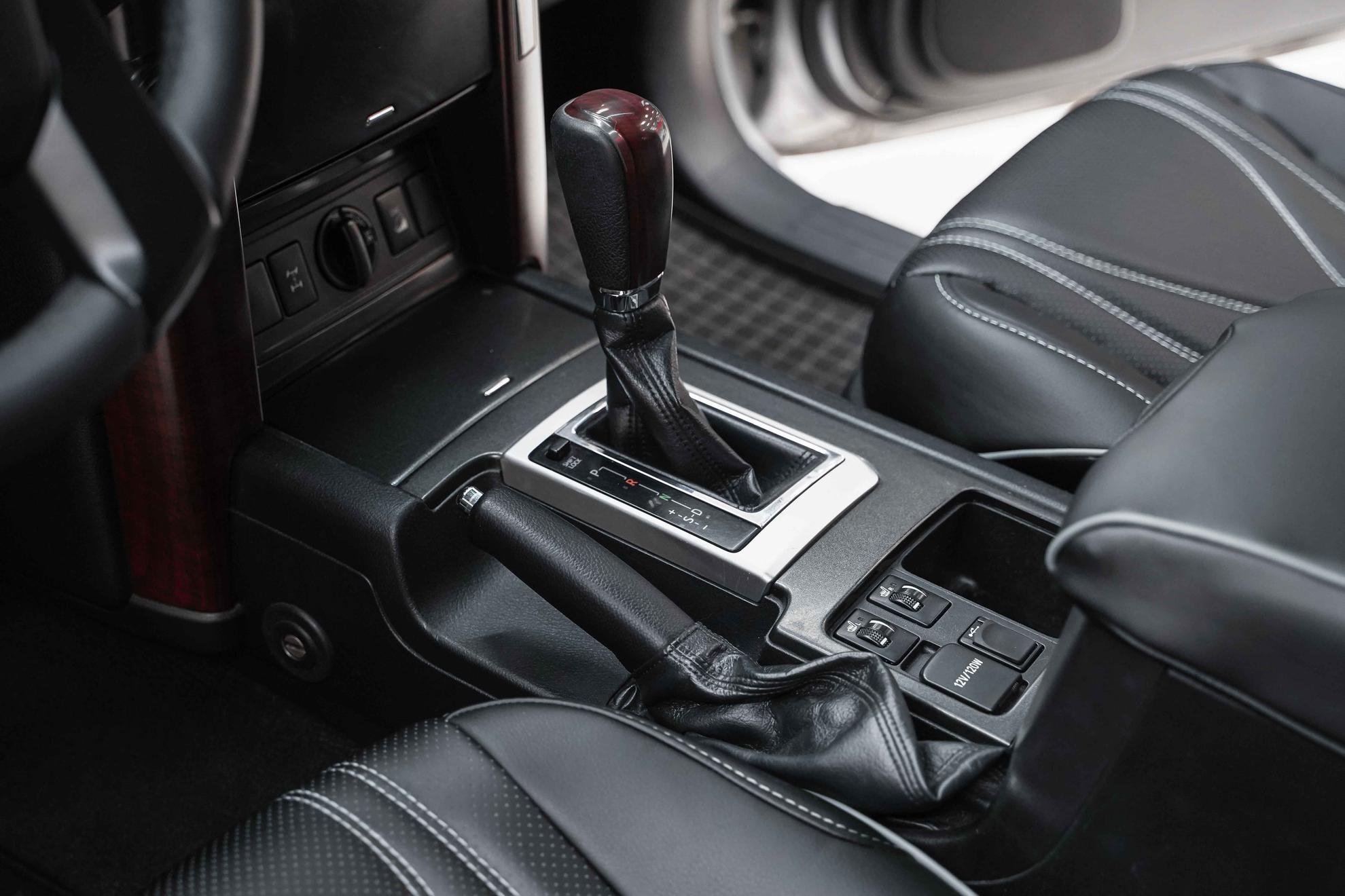 Toyota Land Cruiser Prado 2015, серебряный, ДЦ Орехово
