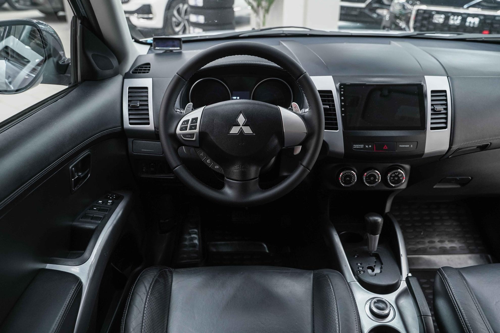 Mitsubishi Outlander 2010, серебряный, ДЦ Орехово