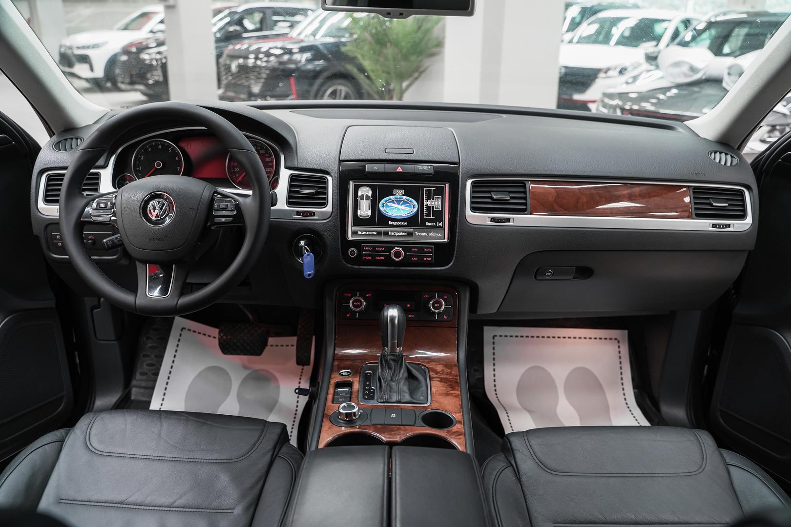 Volkswagen Touareg 2010, черный, ДЦ Орехово