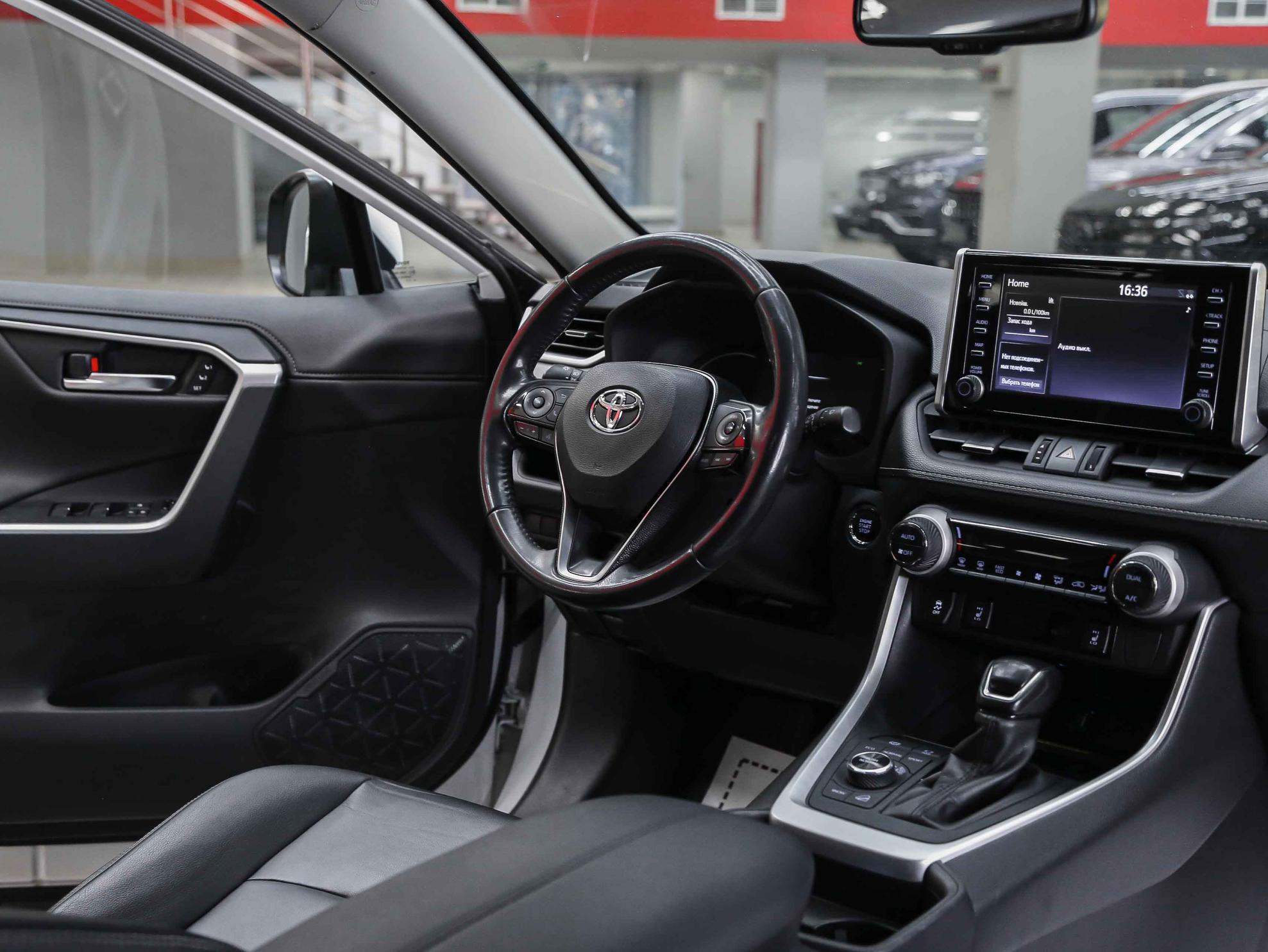 Toyota RAV4 2019, белый, ДЦ Орехово