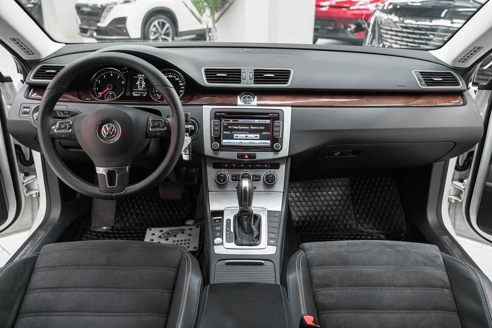 Volkswagen Passat CC 2013, белый, ДЦ Орехово