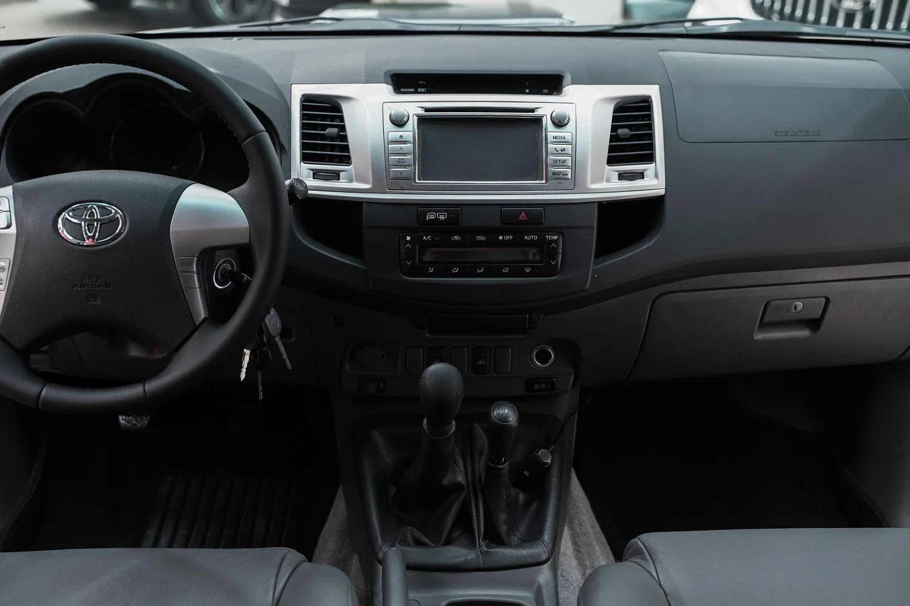 Toyota Hilux 2012, серый, ДЦ Орехово