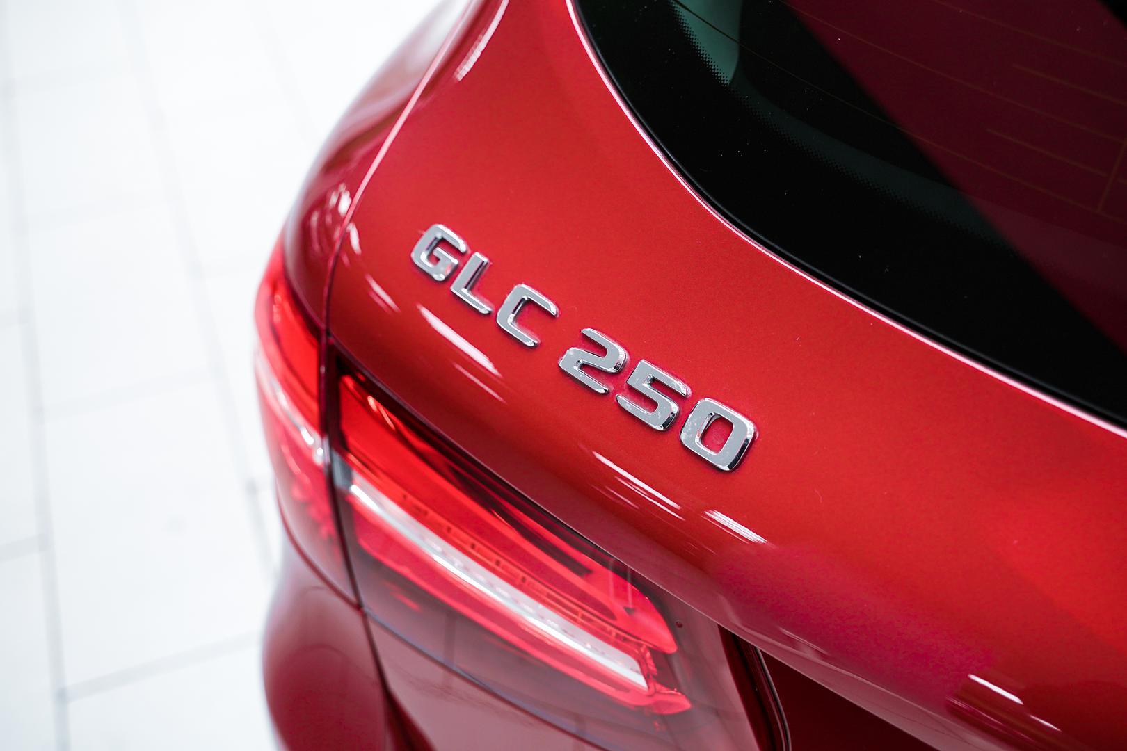 Mercedes-Benz GLC 2017, красный, ДЦ Орехово