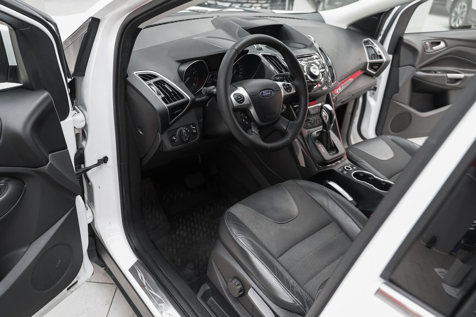 Ford Kuga 2015, белый, ДЦ Орехово