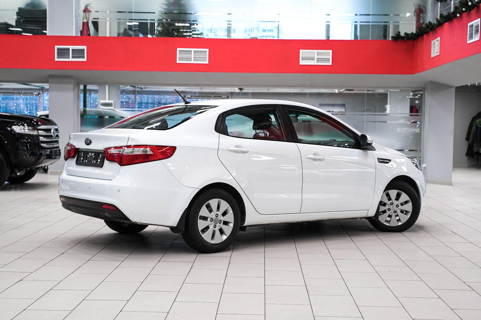 Kia Rio 2013, белый, ДЦ Орехово