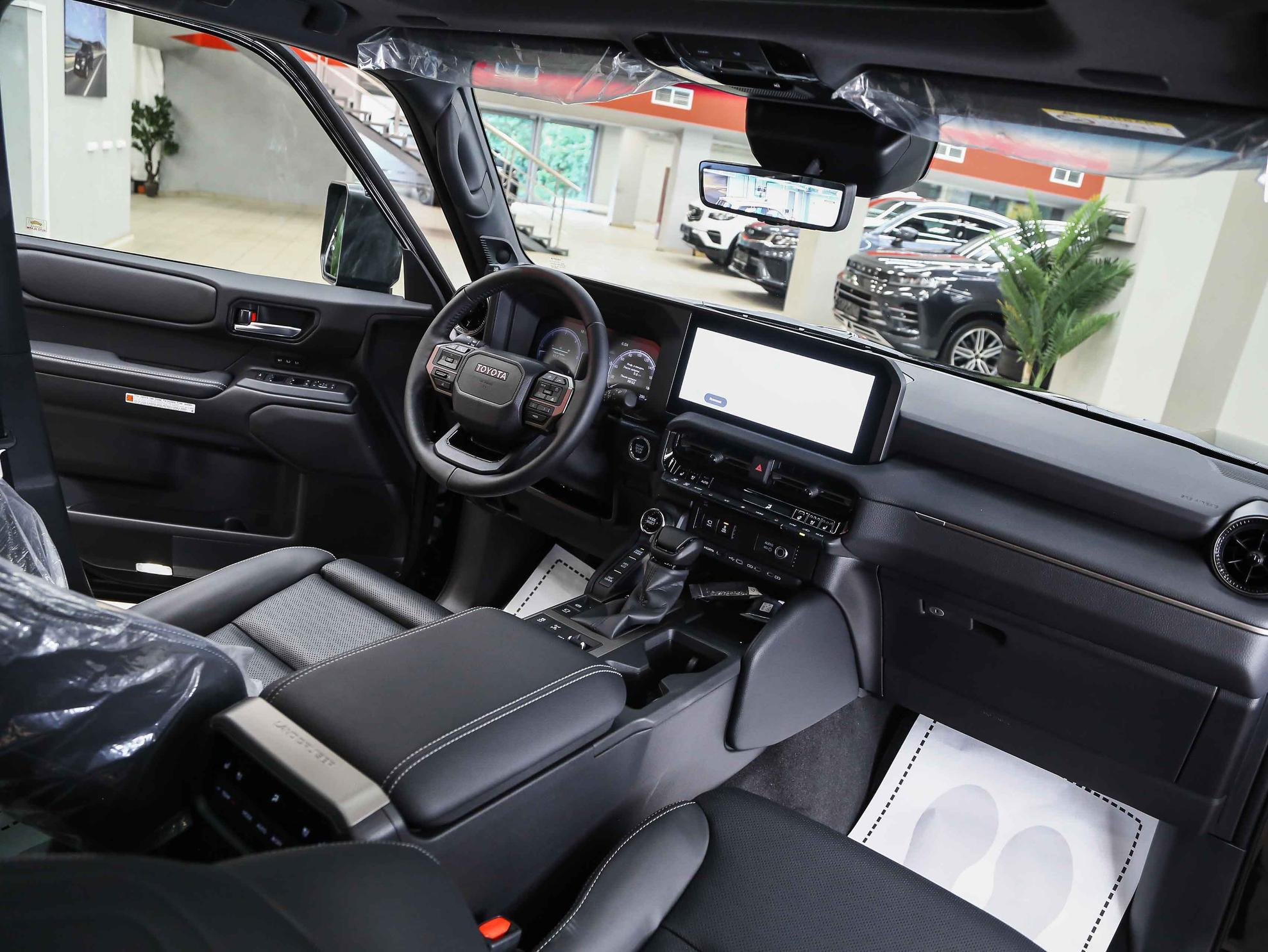 Toyota Land Cruiser Prado 2026, черный, ДЦ Орехово