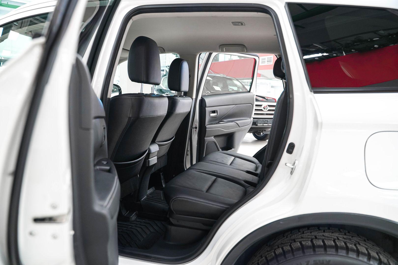 Mitsubishi Outlander 2018, белый, ДЦ Орехово