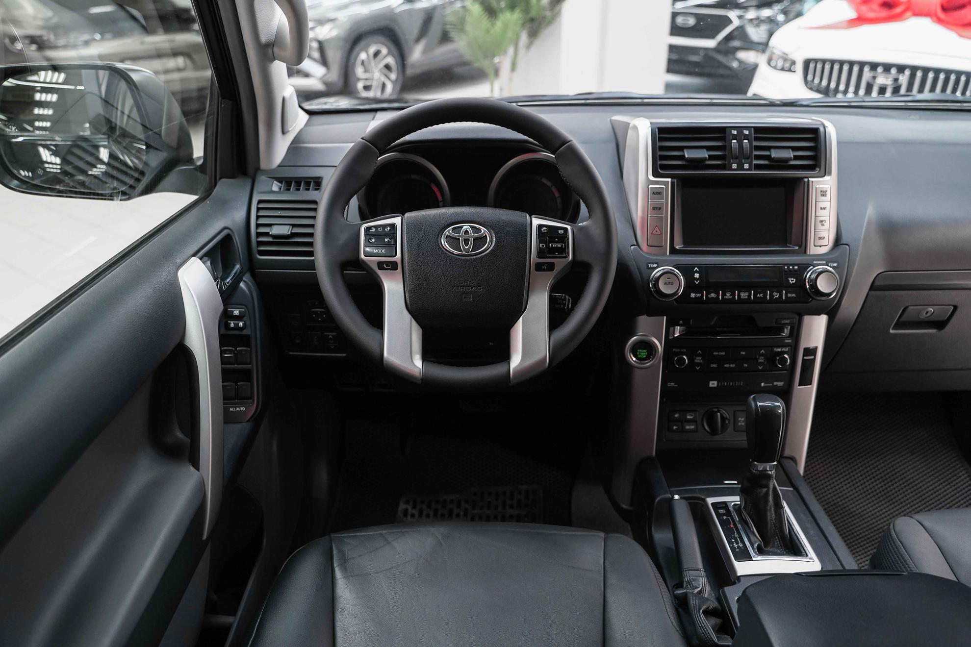 Toyota Land Cruiser Prado 2013, серый, ДЦ Орехово