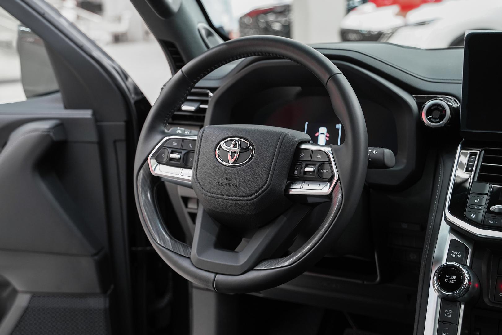 Toyota Land Cruiser 2025, черный, ДЦ Орехово