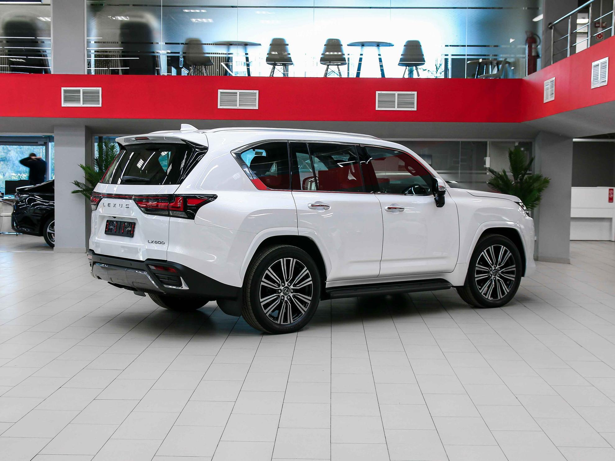 Lexus LX 2026, белый, ДЦ Орехово