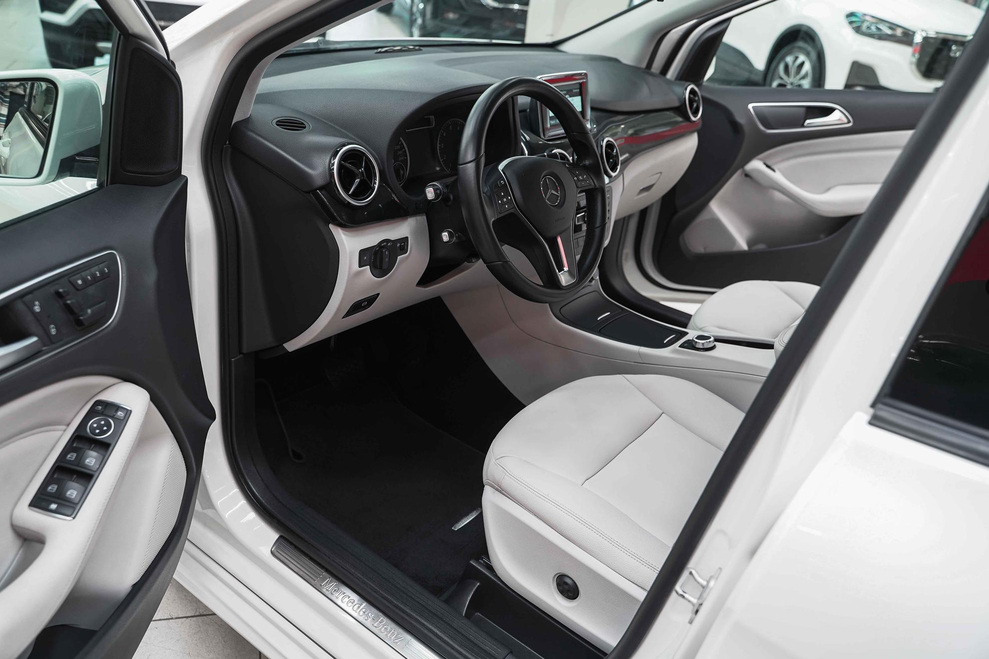 Mercedes-Benz B-Класс 2013, белый, ДЦ Орехово