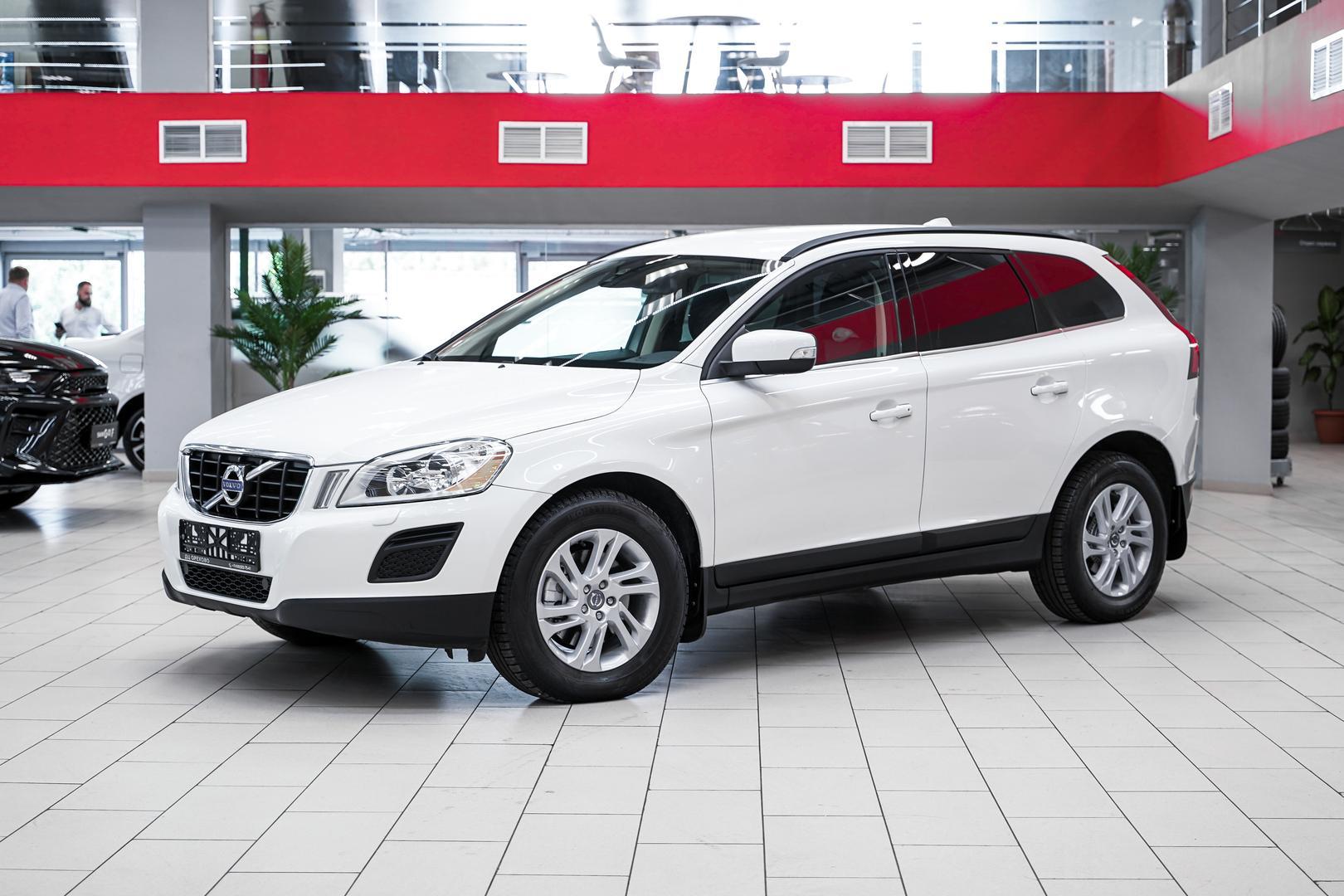 Volvo XC60 2012, белый, ДЦ Орехово