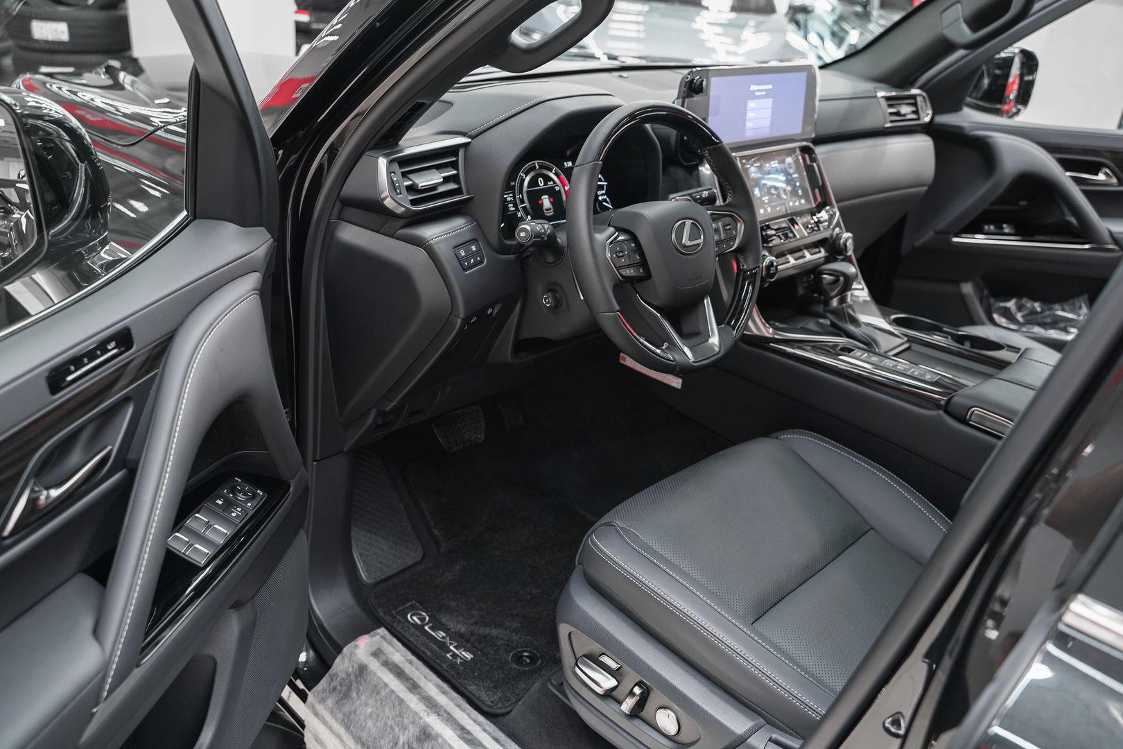 Lexus LX 2024, черный, ДЦ Орехово