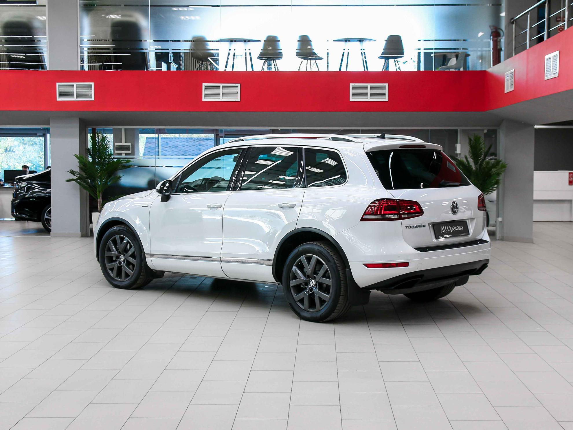 Volkswagen Touareg 2013, белый, ДЦ Орехово
