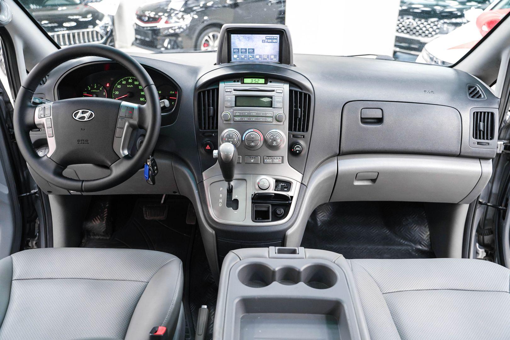 Hyundai Grand Starex 2014, серый, ДЦ Орехово