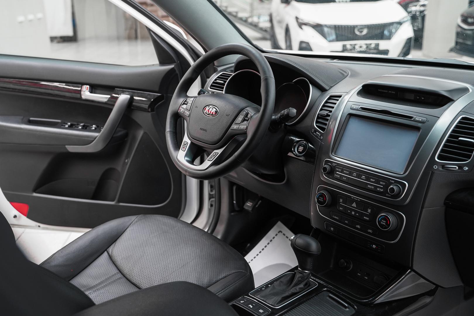 Kia Sorento 2013, белый, ДЦ Орехово