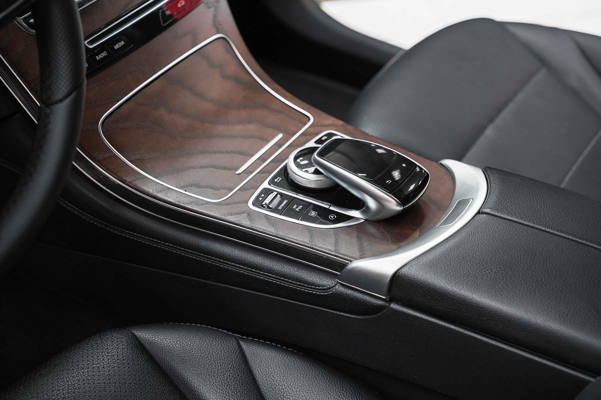 Mercedes-Benz GLC 2017, белый, ДЦ Орехово