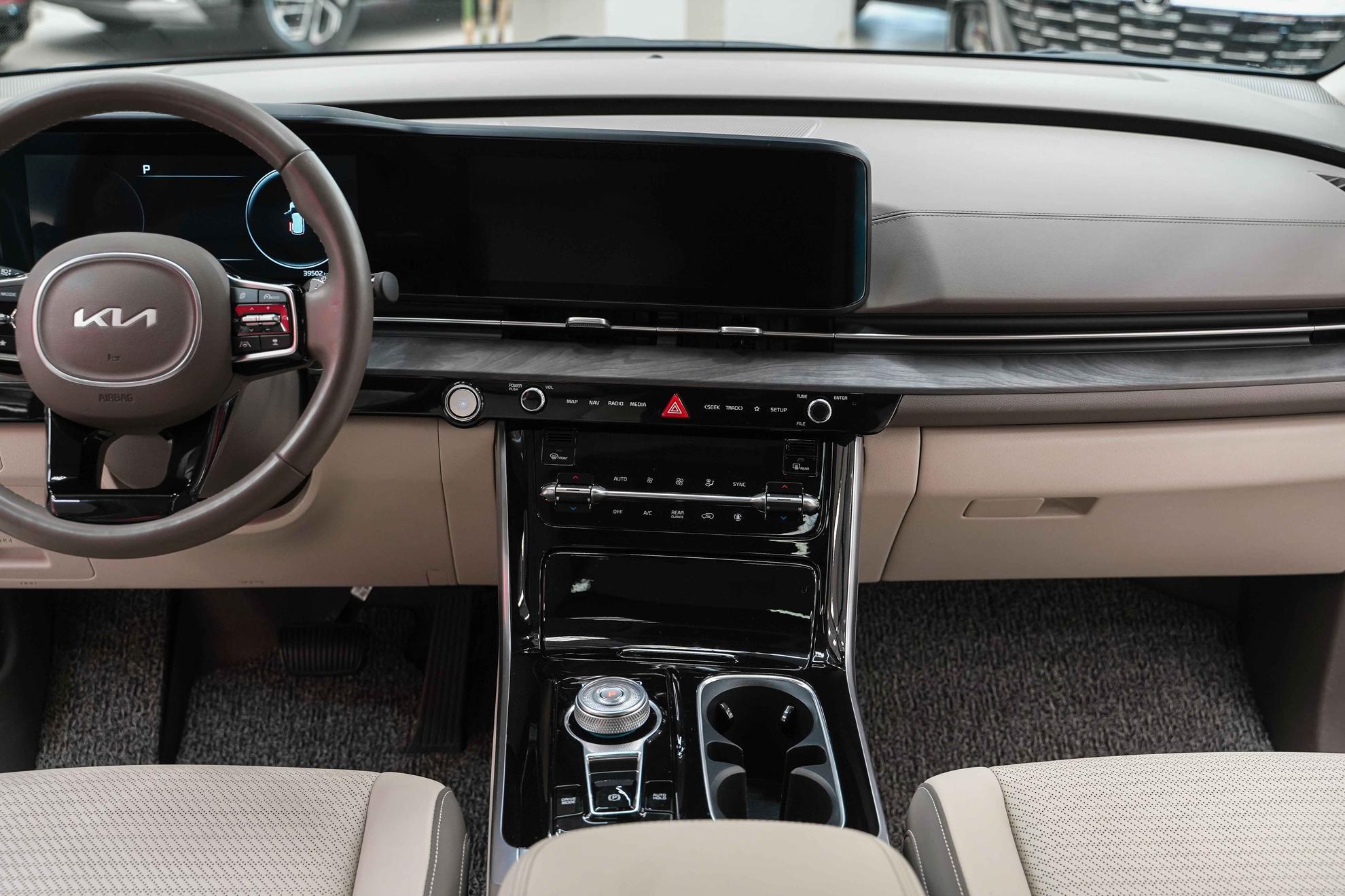 Kia Carnival 2023, черный, ДЦ Орехово